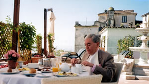 Francis Bown, breakfast on the terrace, Hotel Villa Fraulo, Ravello, Italy | Bown's Best